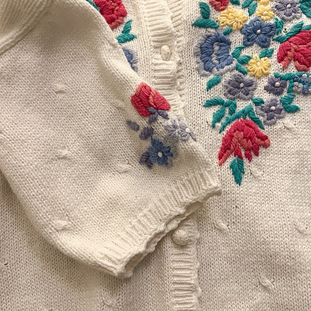 Vintage White Hand Embroidered Knit Short-Sleeve Cardigan - Picture 5 of 7